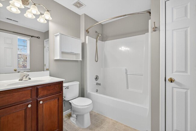 Building Photo - Spacious 3BR Townhome Across From Neighbor...