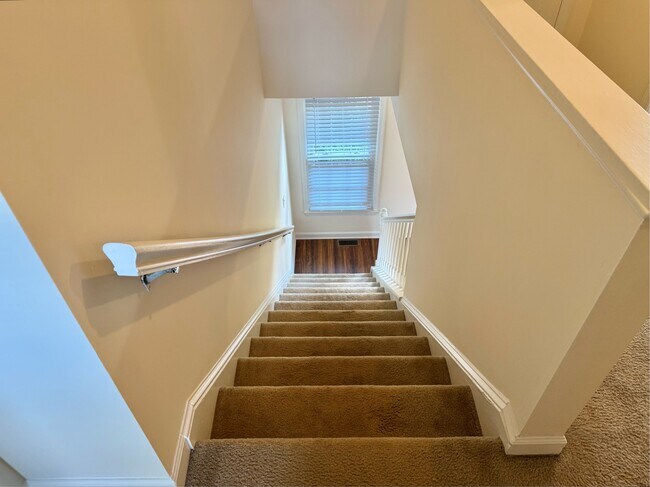 Building Photo - 502 Plantation Dr