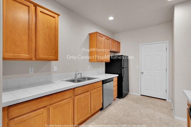 Building Photo - 16255 SW Whistling Swan Ln