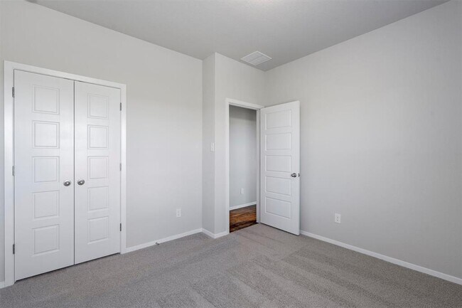 Building Photo - 135 Chesterfield Dr