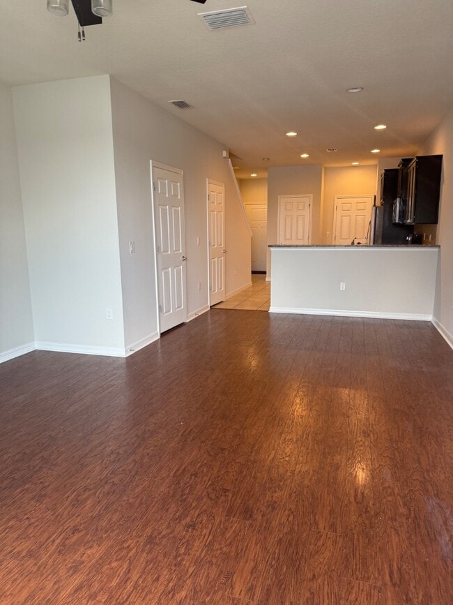 Building Photo - 9210 Hillcroft Dr