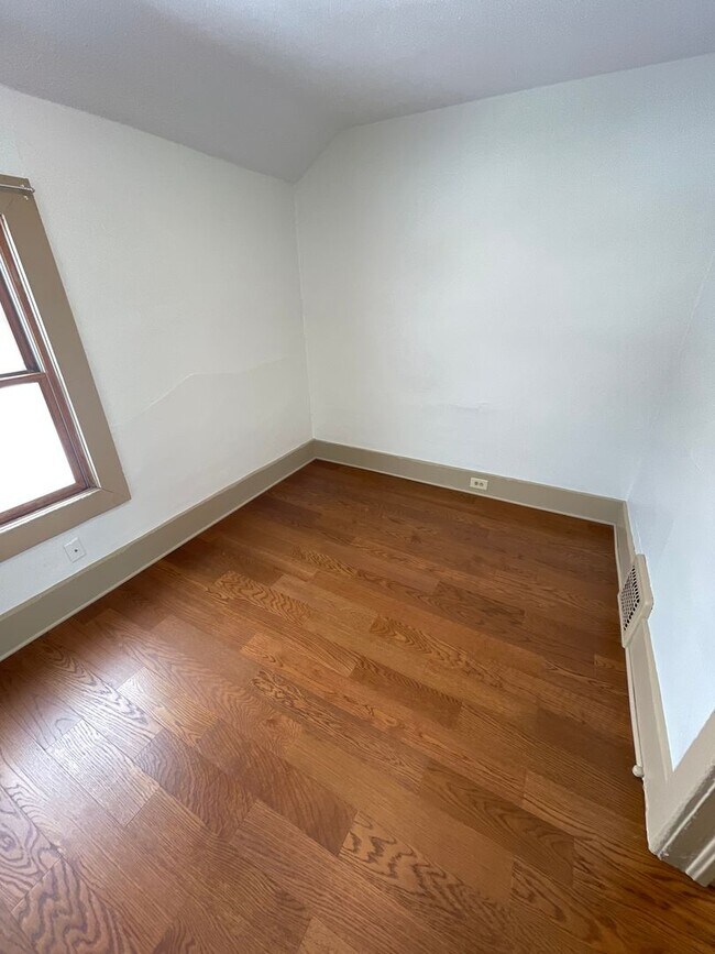 Building Photo - 217 N 25th Ave W