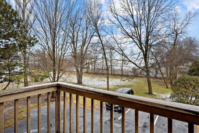 Building Photo - 907 Main St