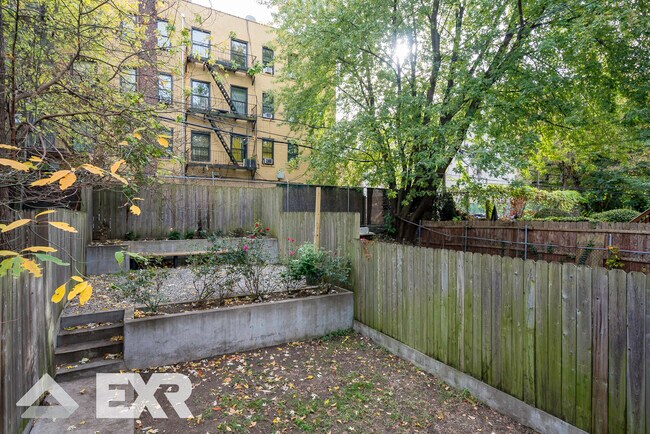 Building Photo - 456 Quincy St