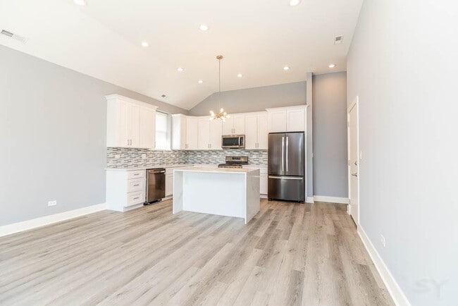 Building Photo - 6632 S Kenwood Ave