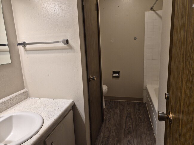 Building Photo - 2040 Edgewood Rd NW