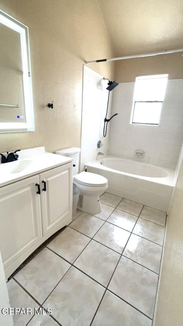 Building Photo - 2437 Tirres Pl