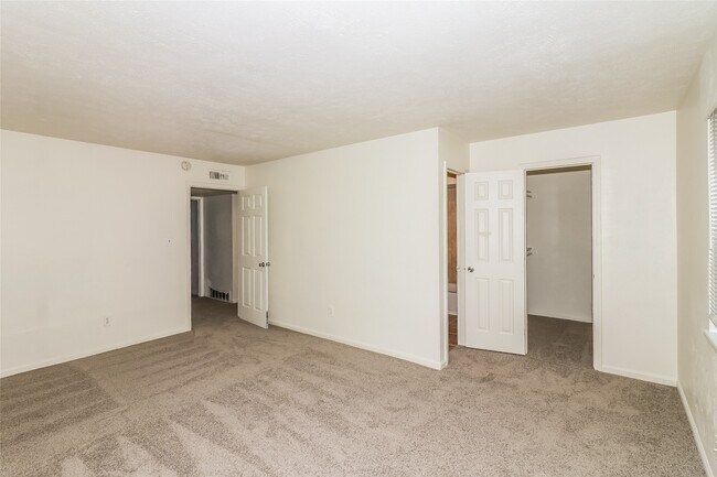 Building Photo - 16814 Macleish Dr