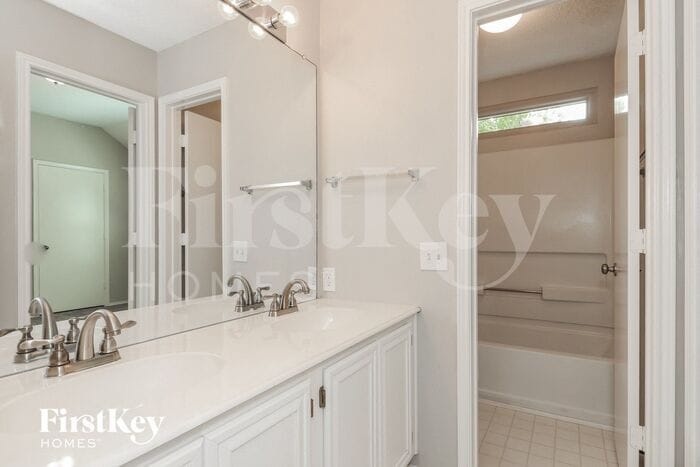 Building Photo - 1500 Park Chase Ave