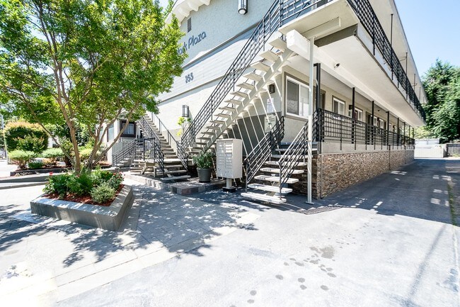 Park Plaza - 015 - 255 N 3rd Street