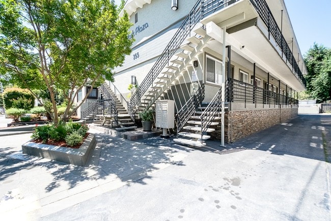 Building Photo - Park Plaza