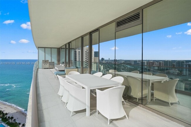 Building Photo - 18975 Collins Ave