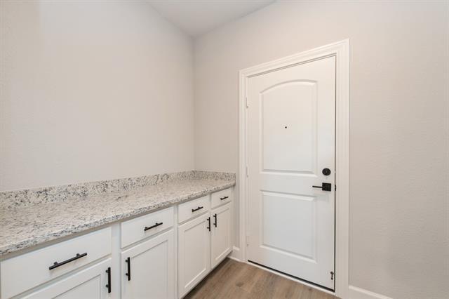 Building Photo - 601 Brookside Dr