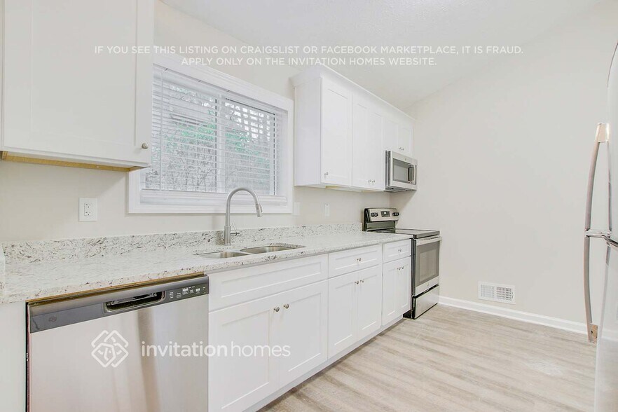 Building Photo - 232 Rustic Ridge Dr NE