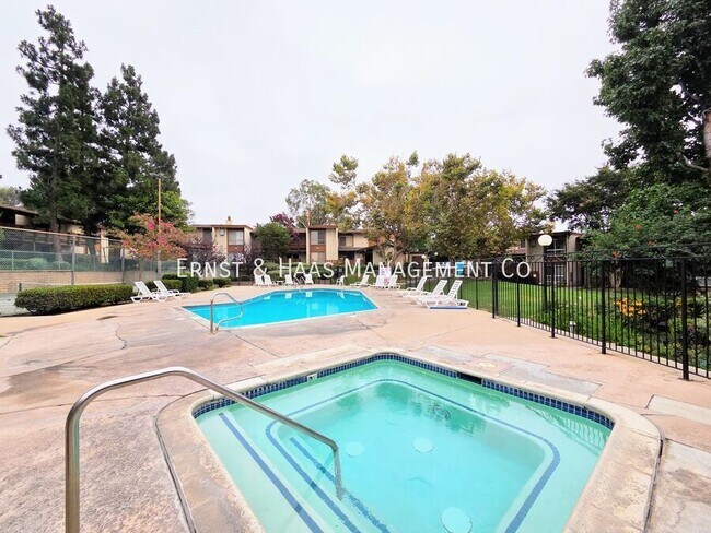 Building Photo - 3701 Country Club Dr