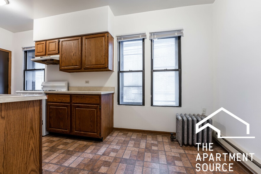 Building Photo - 629 W Melrose St