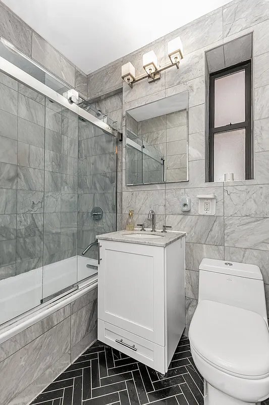 Building Photo - 421 W 21st St