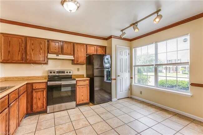 Kitchen(1) - 618 Nottaway Dr