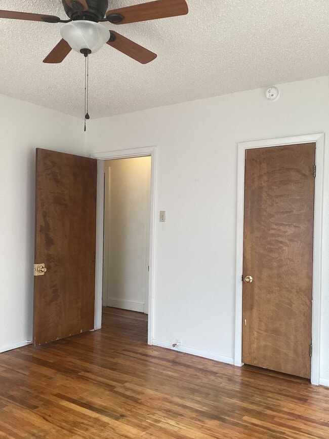 Building Photo - Cute 2 Bedroom with a little historical charm!  One block from ENMU!