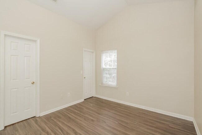 Building Photo - 1820 Charnell Ln