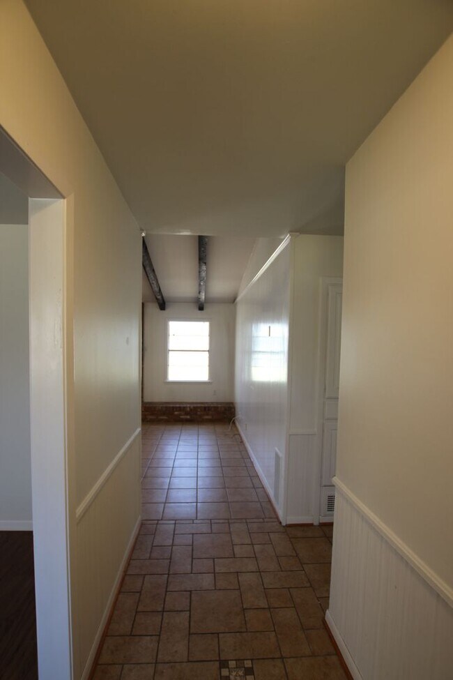 Building Photo - Coming Soon! 3/2/2 in Tyler!