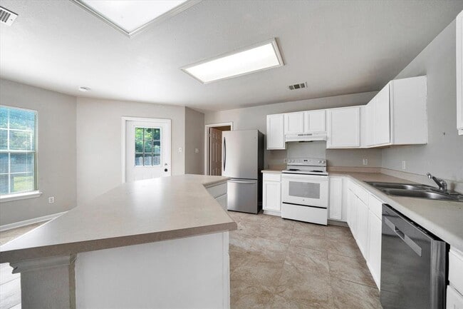 Building Photo - 1701 Balsam Way