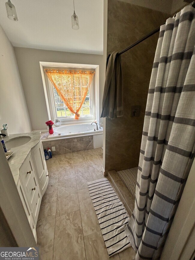 Building Photo - 15 Oak Hill Ct