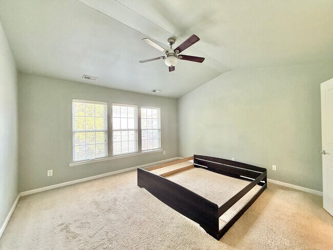 Building Photo - Charming 3BD, 2.5BA Raleigh Townhome with a Fenced Yard Near Shopping, Dining, Interstates, and R...