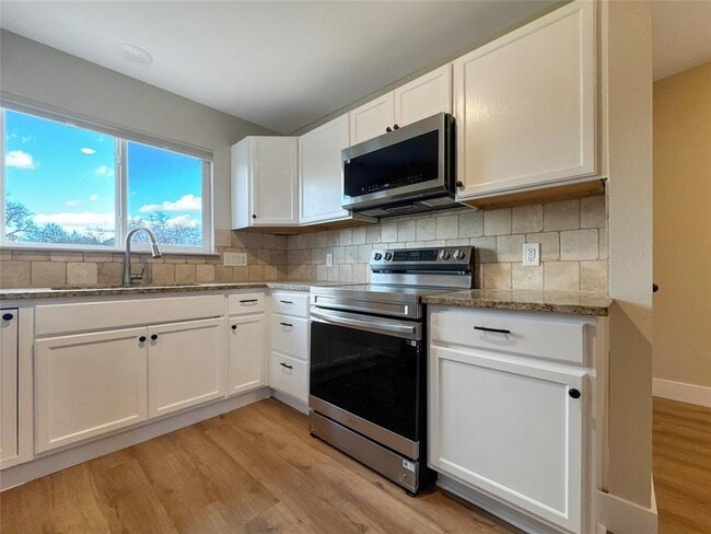 Building Photo - 1502 Glen Burnie Dr