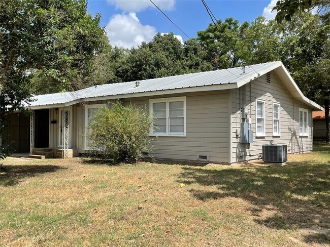 Building Photo - 606 Marshall St