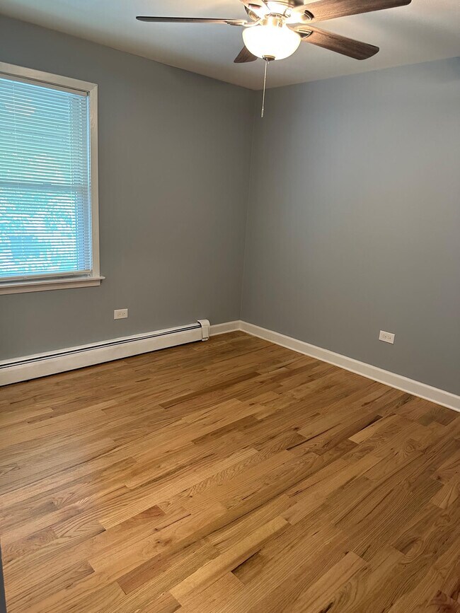 Building Photo - 6259 N Milwaukee Ave