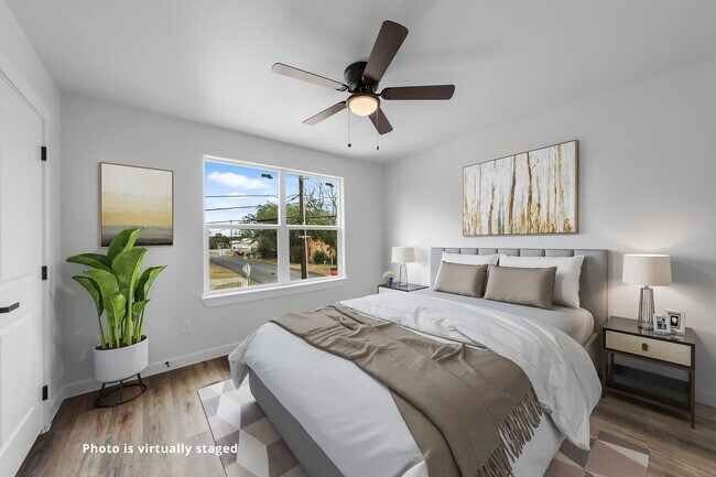 Building Photo - Modern Townhome for Rent – Modern Living a...