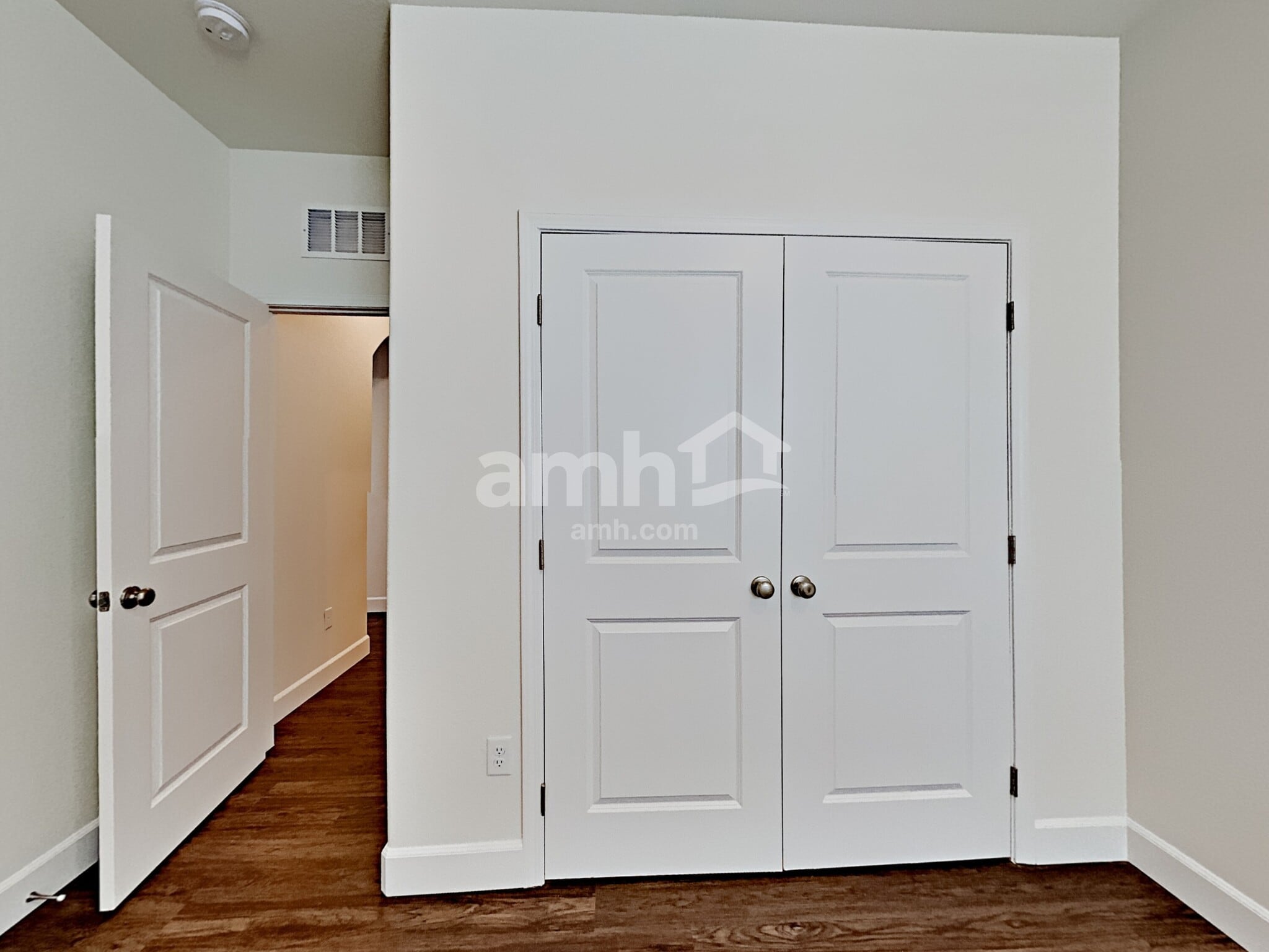 Building Photo - 696 N Water St