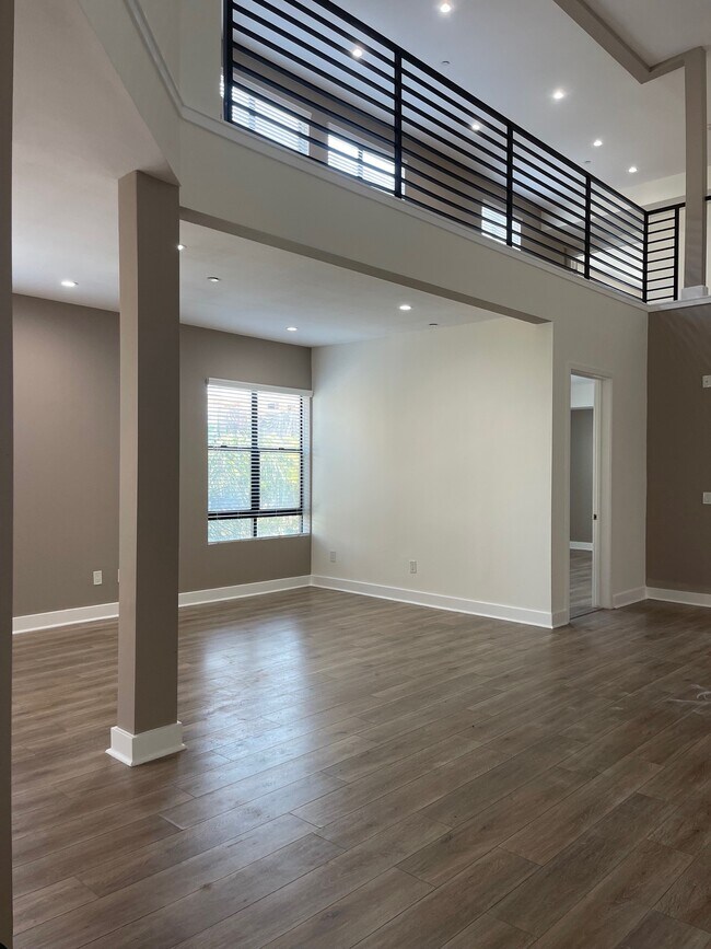 Building Photo - 575 Elm Ave
