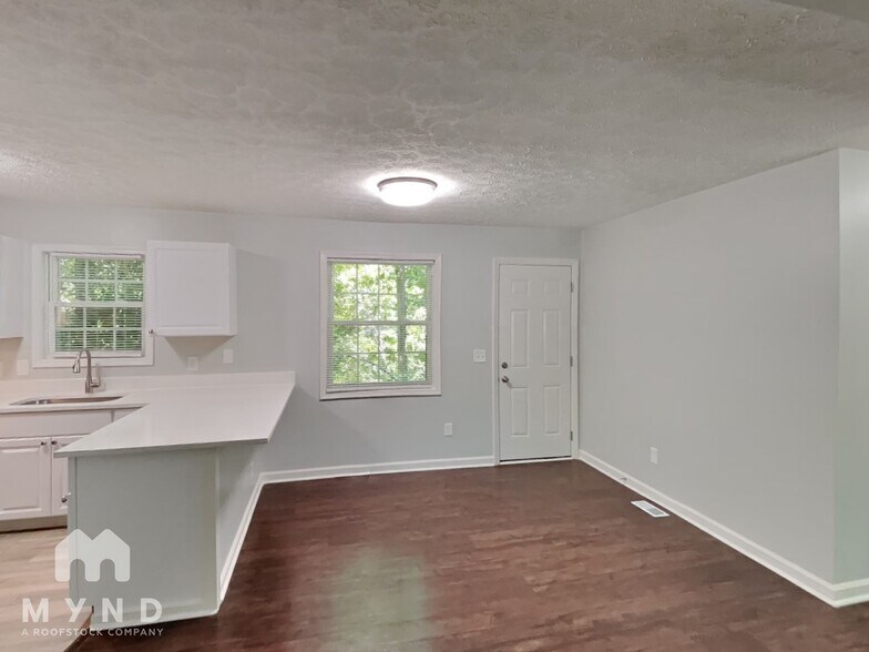 Building Photo - 4910 Lailwood Cir