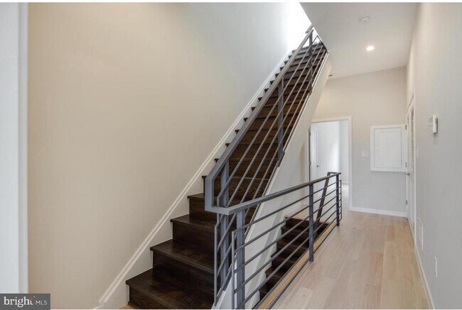 Building Photo - 909 N 15th St