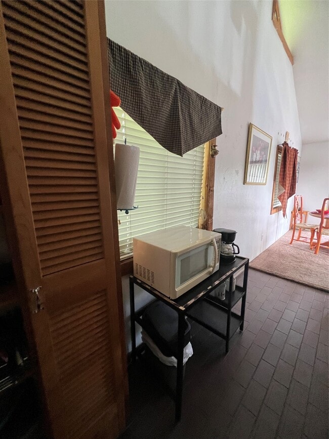 Building Photo - 8141 Glenbrook Dr