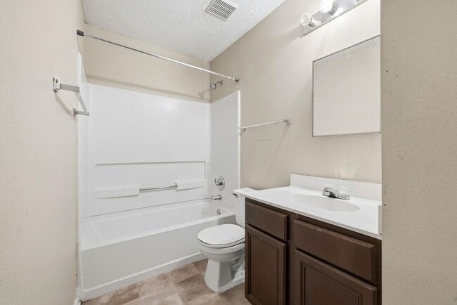 Building Photo - 1109 Bradbury Ln