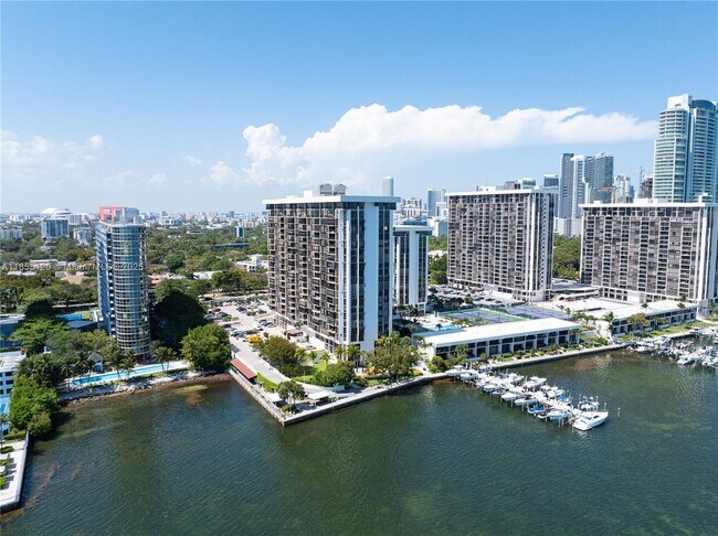 Building Photo - 1925 Brickell Ave