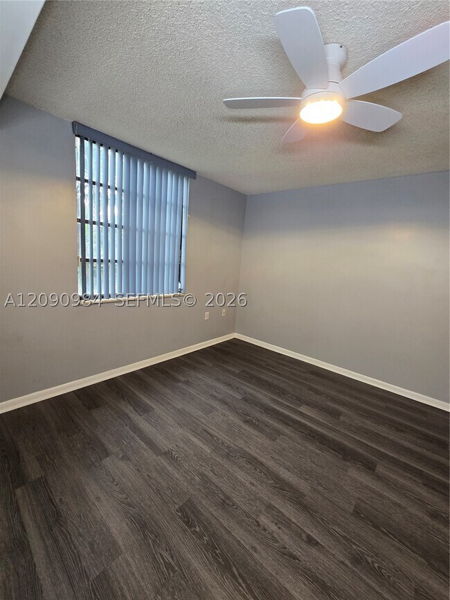 Building Photo - 1526 Whitehall Dr