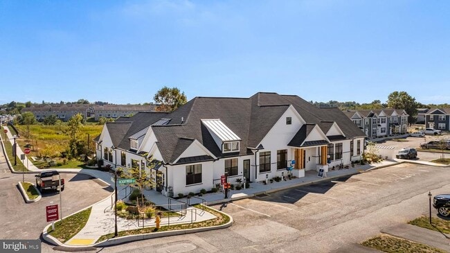 Building Photo - 2607 Maplewood Cir