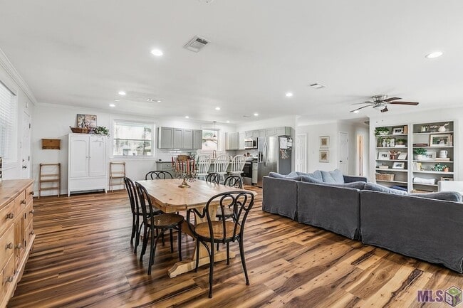 Building Photo - 9152 Woodbine St