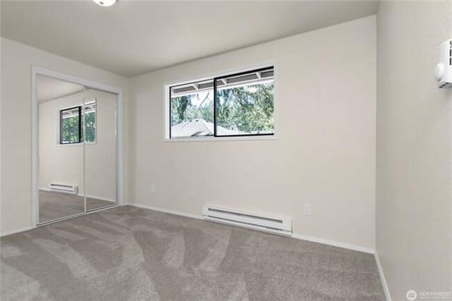 Building Photo - Beautifully Updated Duplex | W/D Included | Ideal for JBLM Commuters