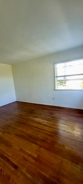 Building Photo - 4313 Mentone St