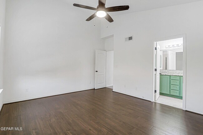 Building Photo - 14853 Tierra Escape Ave