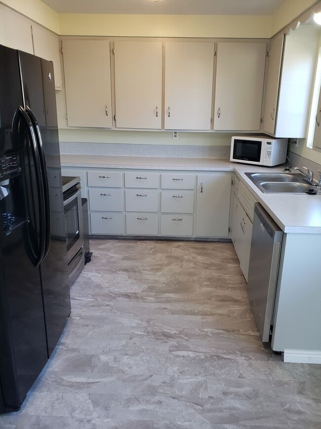 Building Photo - 3 bedroom 1 bath *****Great location!