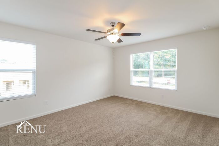 Building Photo - 3057 Lexington Terrace