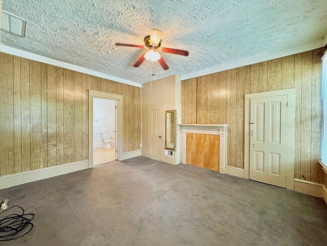 Building Photo - WATER & SEWER INCLUDED!!
