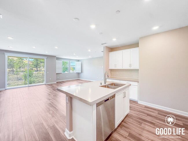 Building Photo - 2BD/2BA home in Mira Mesa with Private Balcony, Pool & 2-Car Garage