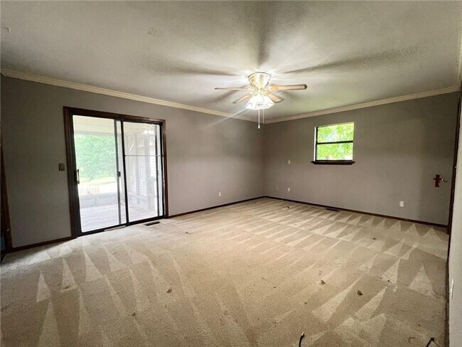 Building Photo - 3 bedroom 2 bath home for lease